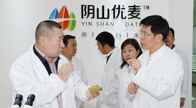 內蒙古自治區(qū)政府副主席黃志強考察、調研我公司